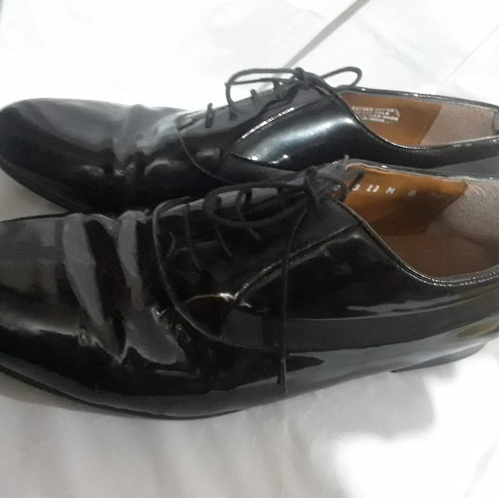 Dress shoes